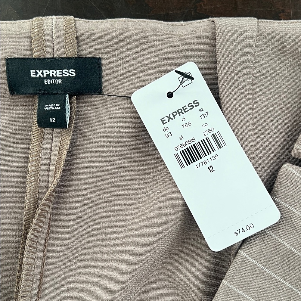 Brand new with tag! Express Taupe Pinstripe Skort - Picture 3 of 4